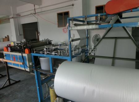 自動制袋機(jī)側(cè)面